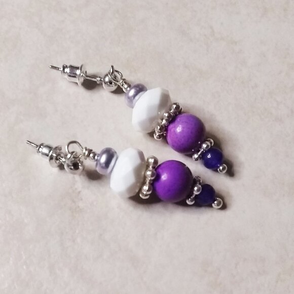 Handmade Jewelry - 🎁☃️❄️ $10 Stocking Stuffers! Everday Wear Dangle Earrings: Purple + White Beads